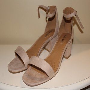 NWT nude sandal